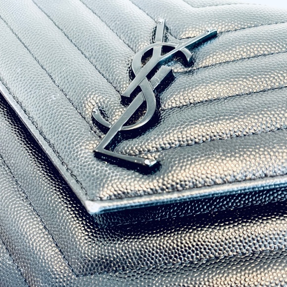 CASSANDRE MATELASSÉ CHAIN WALLET IN GRAIN DE POUDRE EMBOSSED LEATHER - all Black - Picture 4 of 6